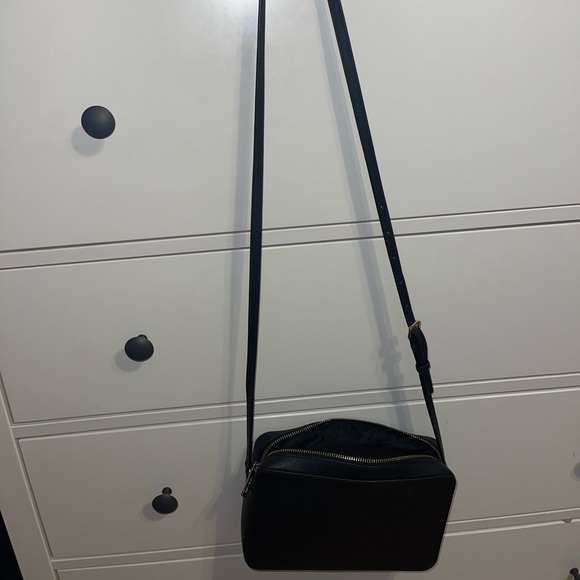 Black Michael kors crossbody purse. In great condition! - Picture 3 of 5
